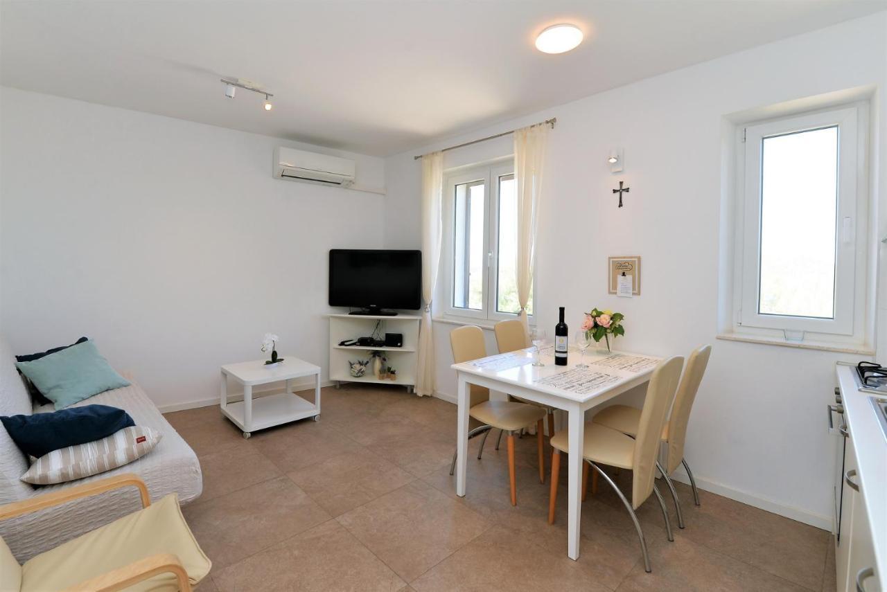 Beach Apartment Vami With Sea View Murter Kültér fotó