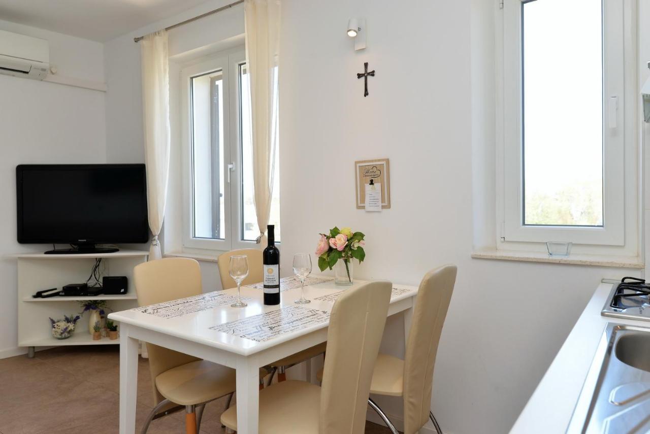 Beach Apartment Vami With Sea View Murter Kültér fotó