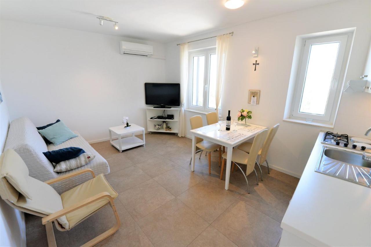 Beach Apartment Vami With Sea View Murter Kültér fotó