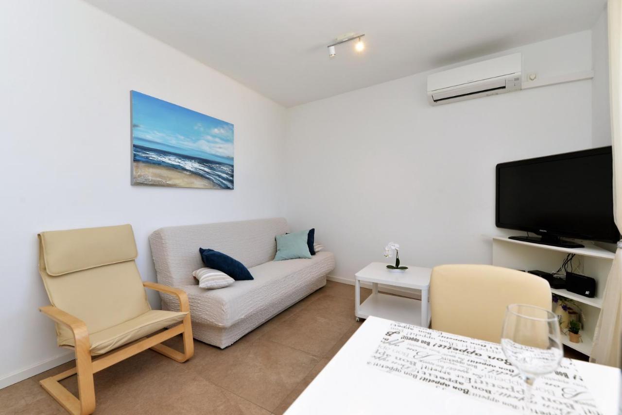 Beach Apartment Vami With Sea View Murter Kültér fotó